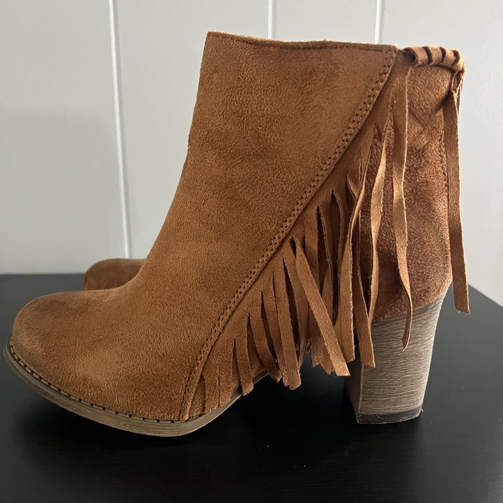 Ankle fringe tan boots